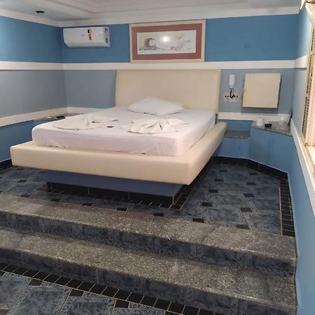 Bhaus Motel Marília Екстериор снимка